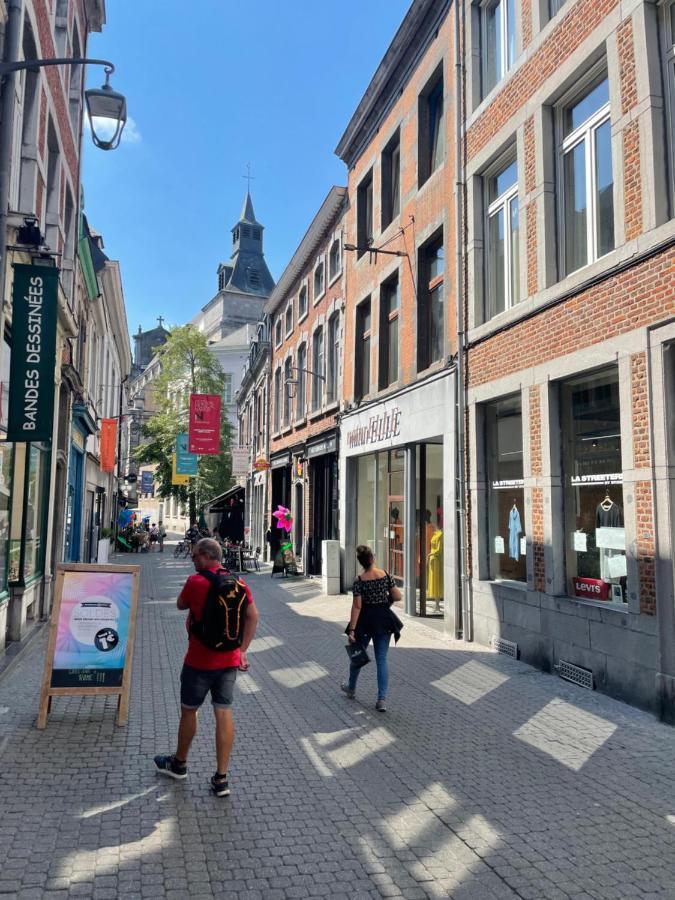 Le 25, Duplex Elegant Au Coeur Du Pietonnier Historique Apartment Namur Luaran gambar