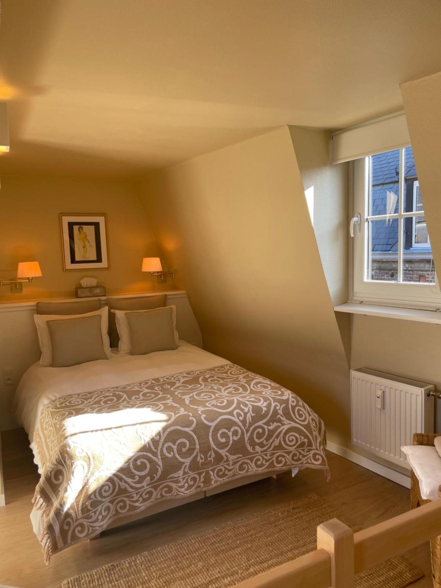 Le 25, Duplex Elegant Au Coeur Du Pietonnier Historique Apartment Namur Luaran gambar